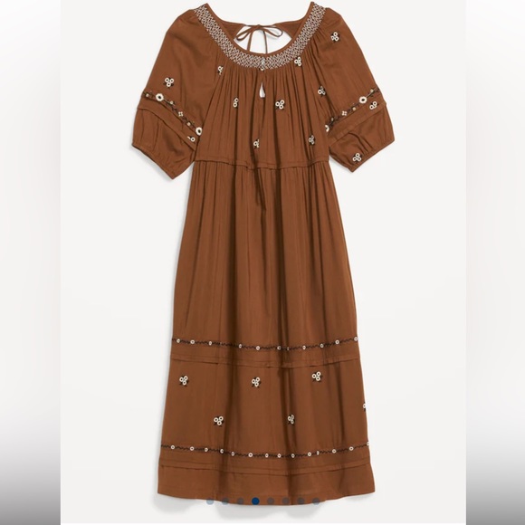 Old navy Puff-Sleeve Smocked-Neck Embroidered Midi Swing Dress - Picture 3 of 8